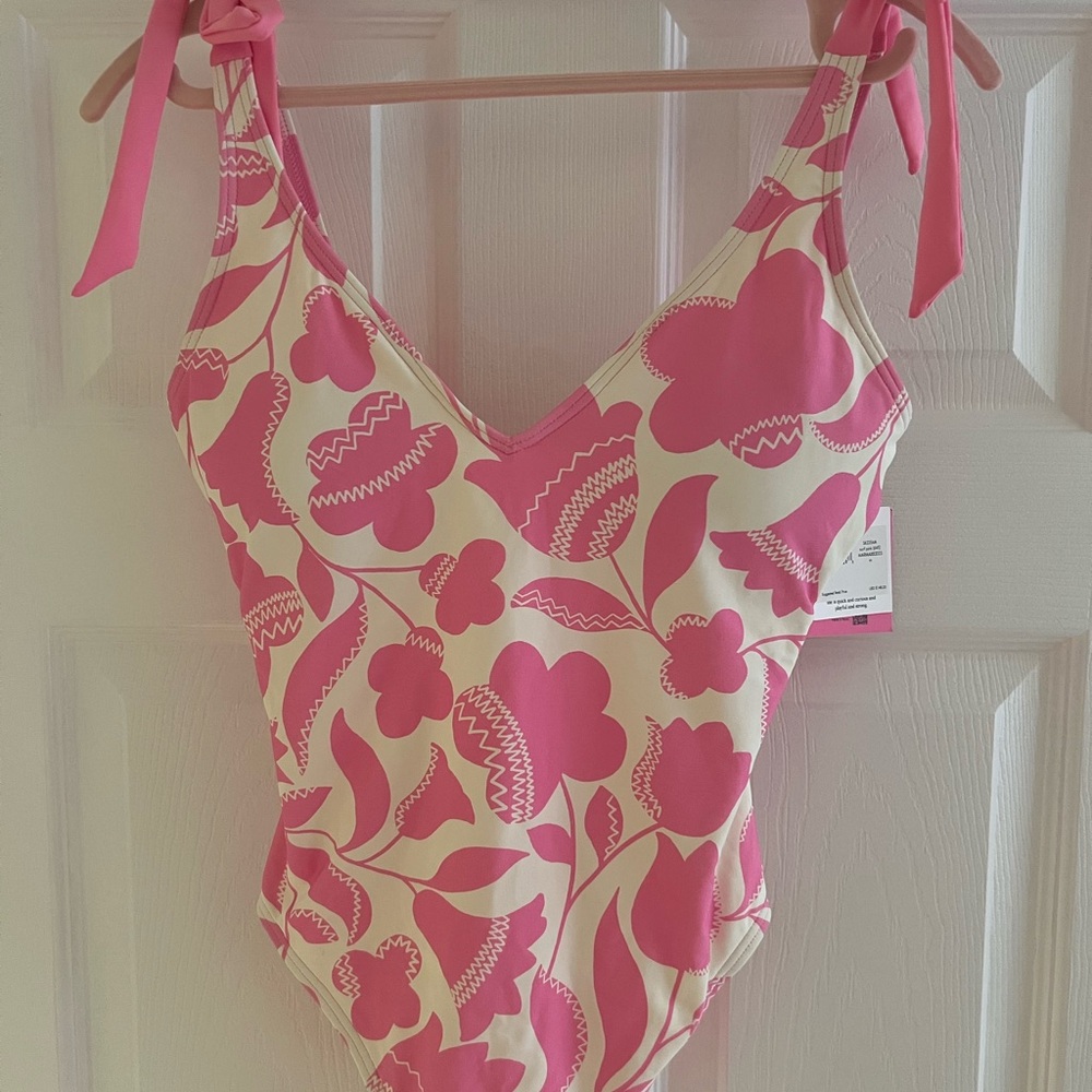 Kate Spade NWT Pink and Cream One Piece Swimsuit size M